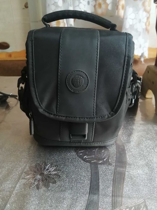 Продам фотоаппарат Canon EOS1200D