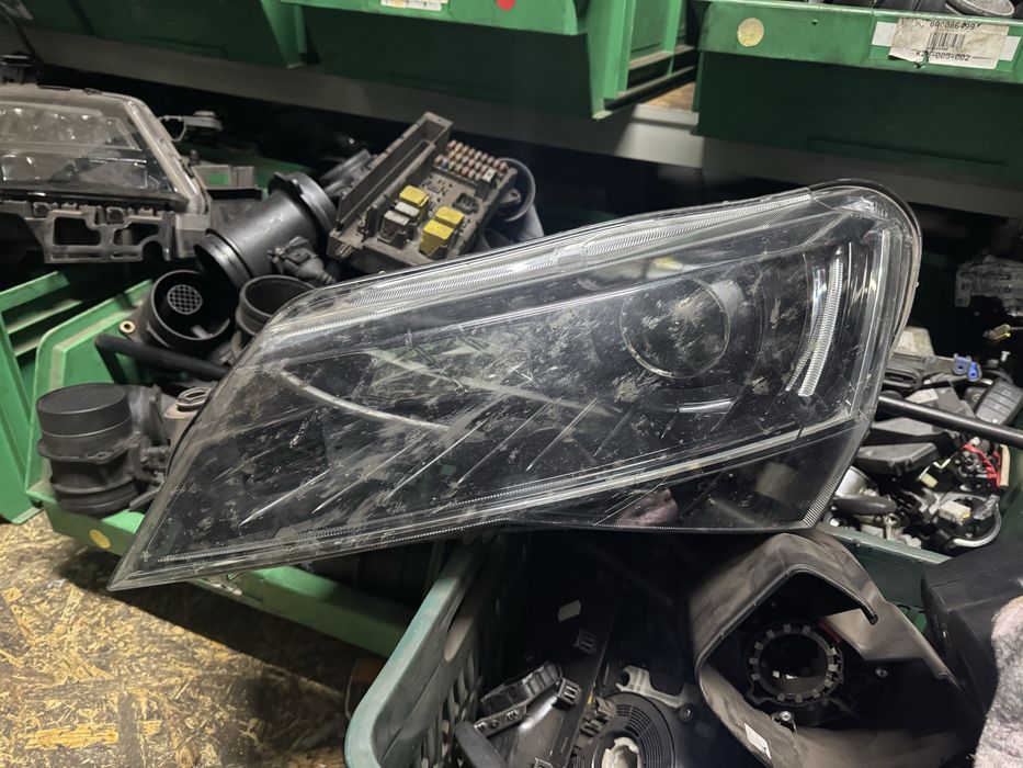 Far stanga skoda superb 2017 cod 3v1941015b