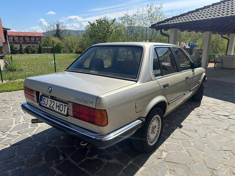BMW 3 Series 1983 — imagine 3