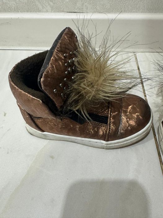 Бәтенкелер сатылады