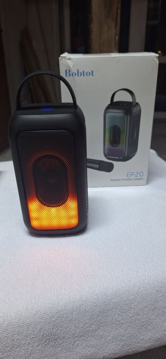 Bobtot Bluetooth колонка с микрофон RGB светлини които може да ги спреш