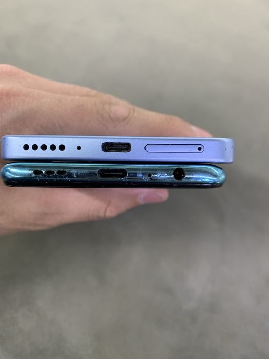 Продам два телефона