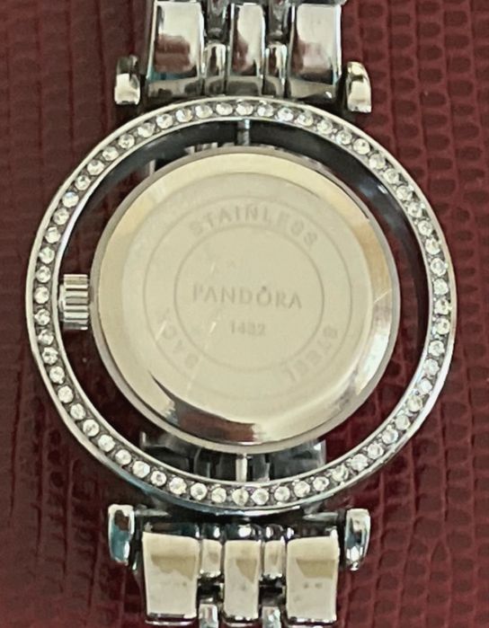 Женские часы PANDORA