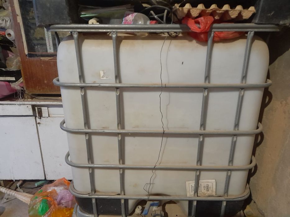 Аристон 100л, бачок 1 тонна