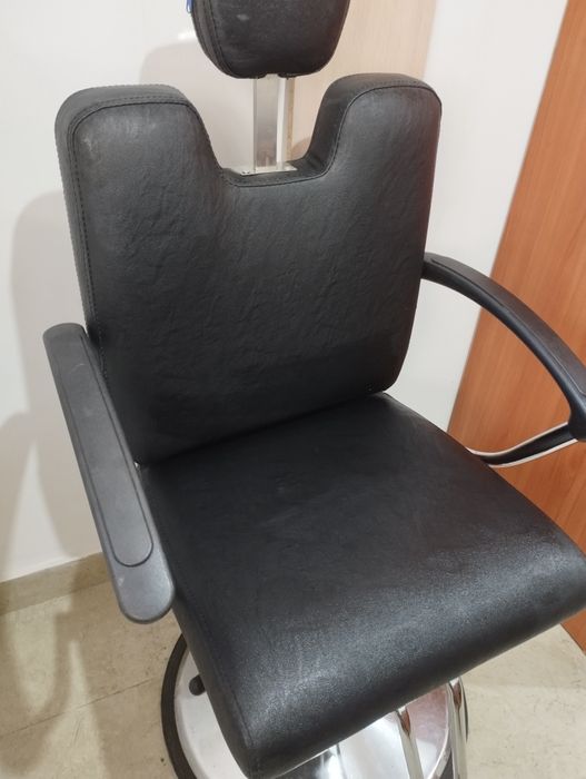 Продам кресло парикмахера