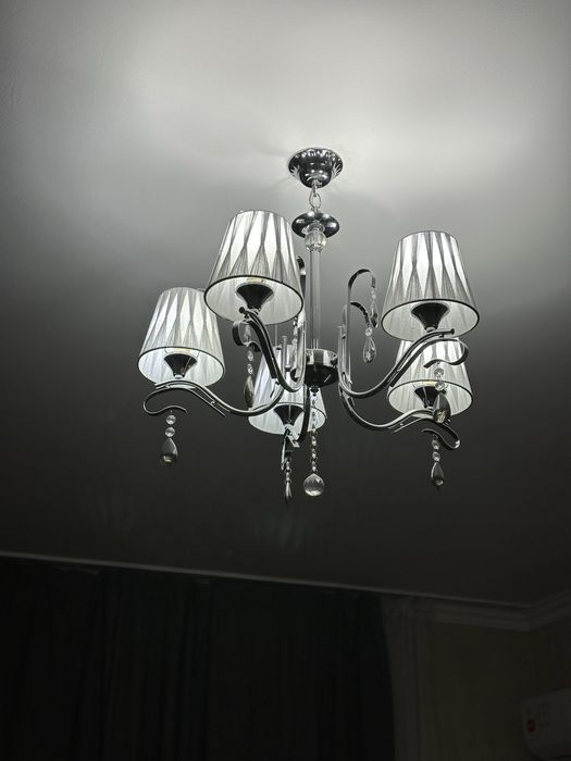 Продам люстру в зал