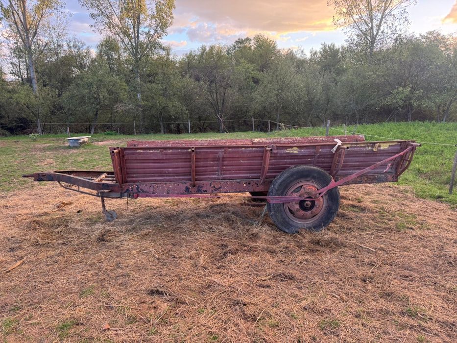 Remorca tractor pe o axa