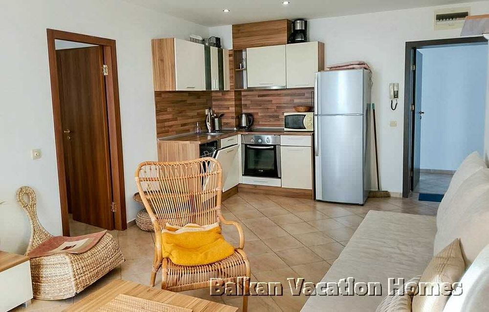 Продава се Тристаен апартамент в Бяла - 109 кв.м за 417 €/кв.м - Снимка #2