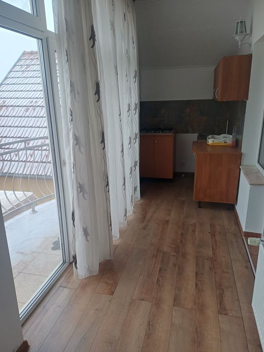 Inchiriez camere la casa