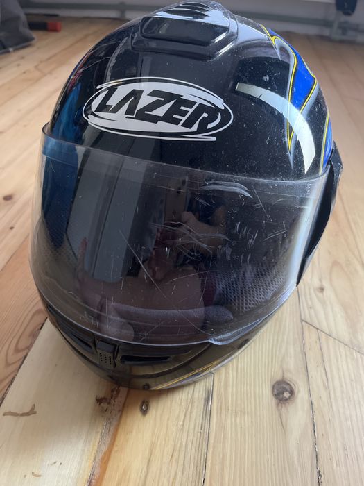 Продавам каска Lazer размер L