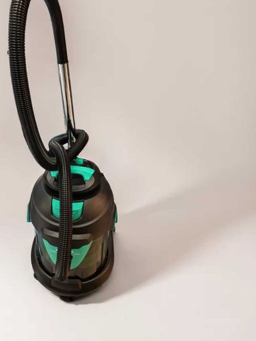 Пылесос с аквафильтром от немецкой компании UAKEEN.