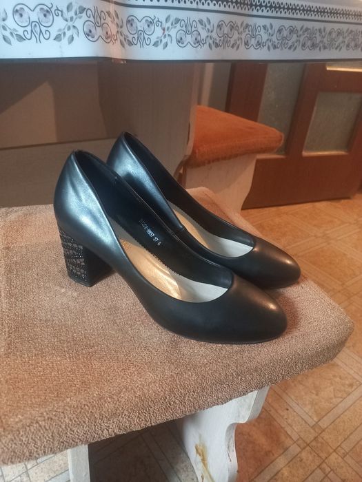 Подаю туфли 37 размер