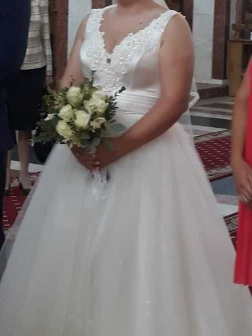 Rochie de mireasă in stare foarte bună, voal spaniol și corset inclus.