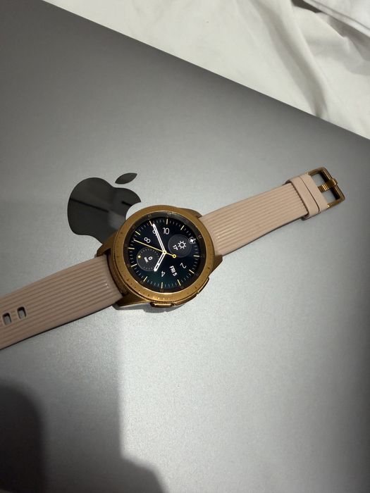 Продам смарт часы  женские Samsung