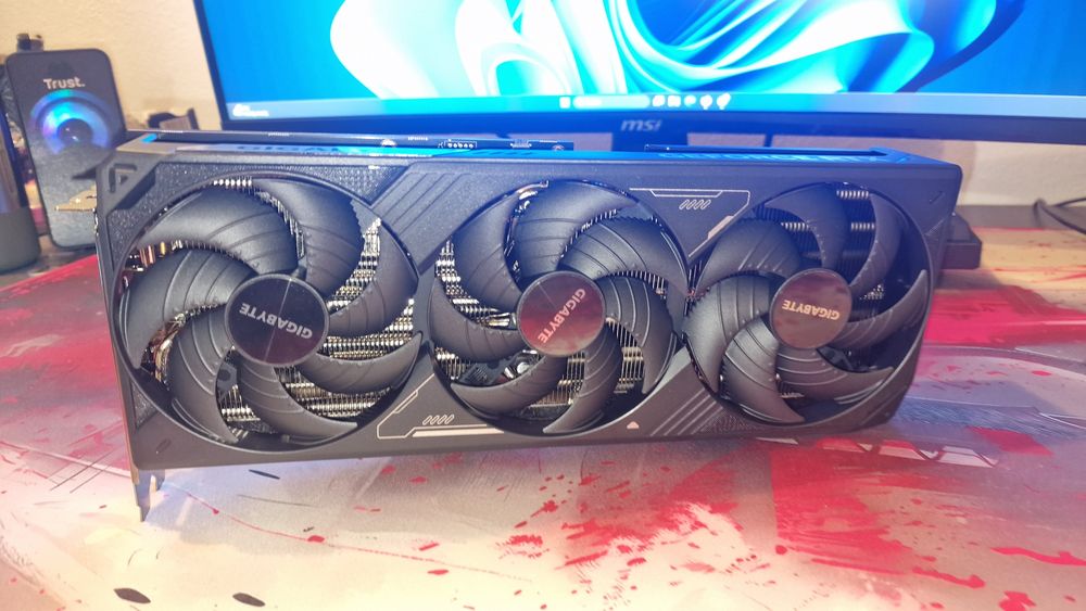 GIGABYTE GeForce RTX 5080 Windforce OC SFF 16GB