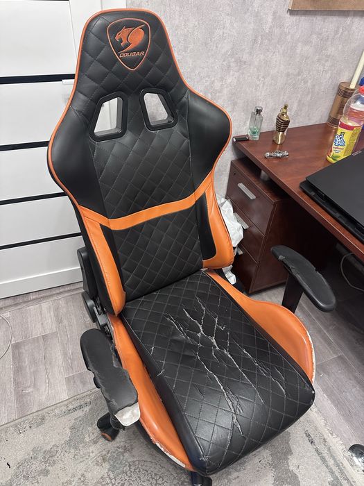 Продам игровое кресло Cougar armor