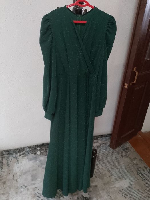 Vecirni koylak sotiladi