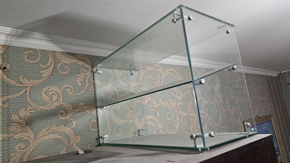 Витрина стеклянная полка стеллаж 5000тг