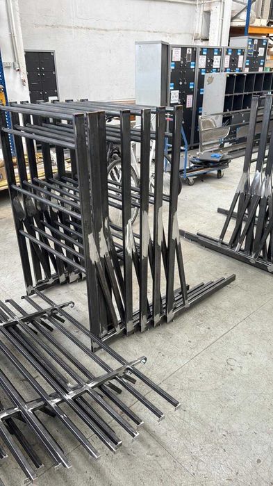 Confectii metalice pentru mobilier - cadre, rafturi, structuri custom