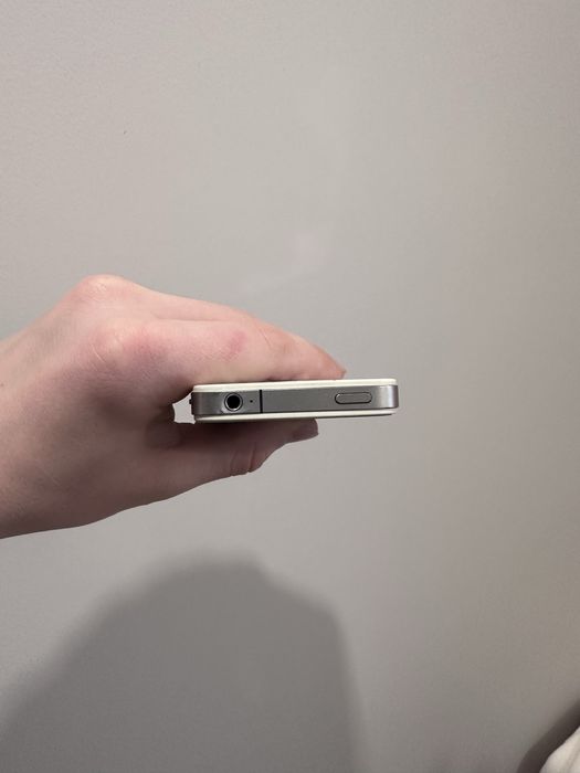 продам айфон 4 рабочий