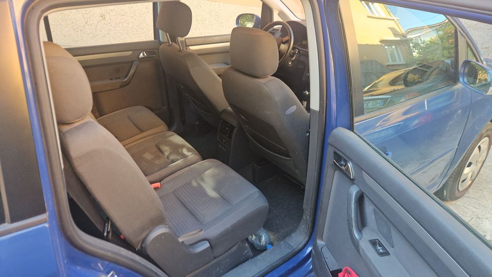 Vw touran 7 locuri 1.6 fsi 115 cp stare foarte buna ingrijita accept orice test 260 mii km