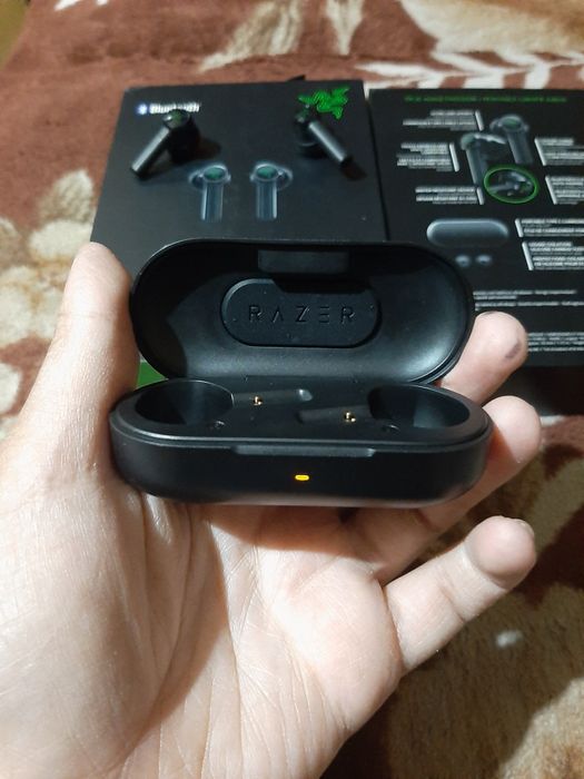 Vând căști Razer Hammerhead True Wireless defecte în stare buna