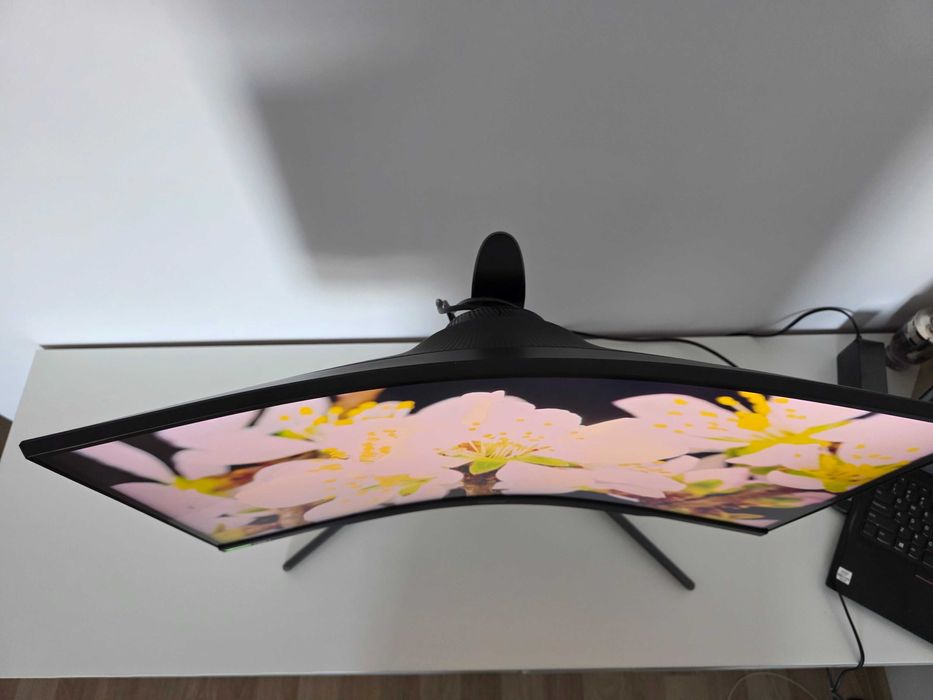 Monitor de Gaming 27" 2k 240hz Curbat Odyssey G7 cu 1000R