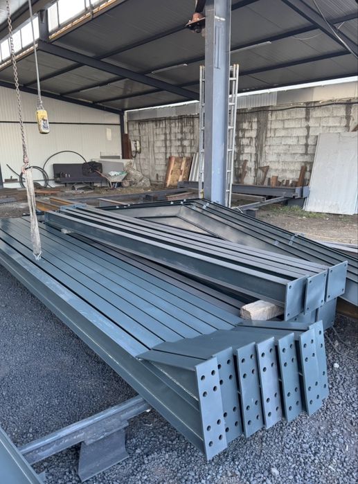 Vand 4 ferme la 8m si 8 stalpi la 4m completa