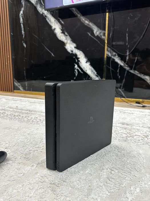 Пс 4 слим на 1ТБ 2 джойстика и диск