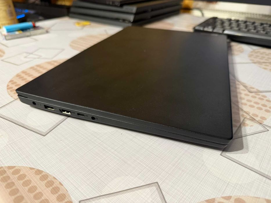 Laptop Lenovo V15 G2 15.6" - Intel Core i3-1115G4 / 8 GB DDR4/ 256 GB SSD M2 / Windows 11