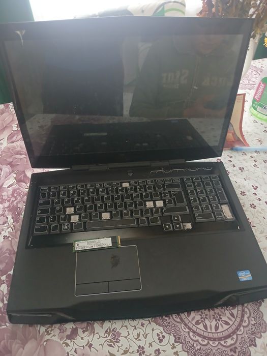 Vând laptop Alienware