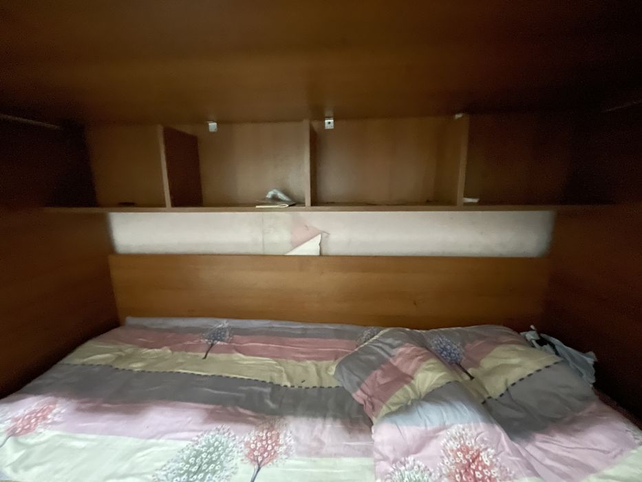 Двух яросный кровать