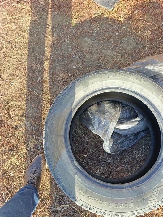 Продам шипованую резину 215/60 R 17