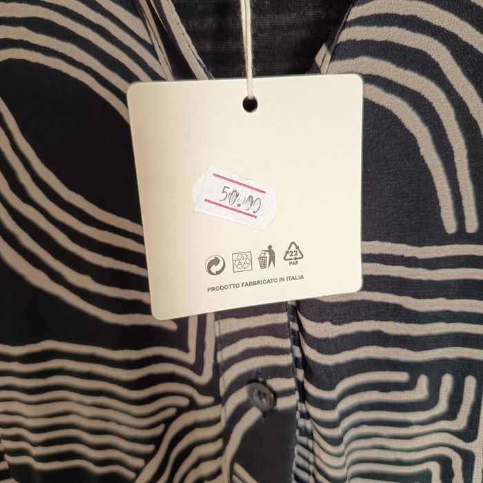 Рокля с волани и буфан ръкав