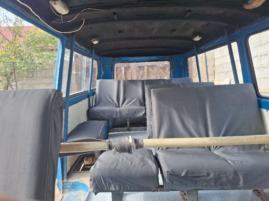 O'rta holatdagi raf sotiladi