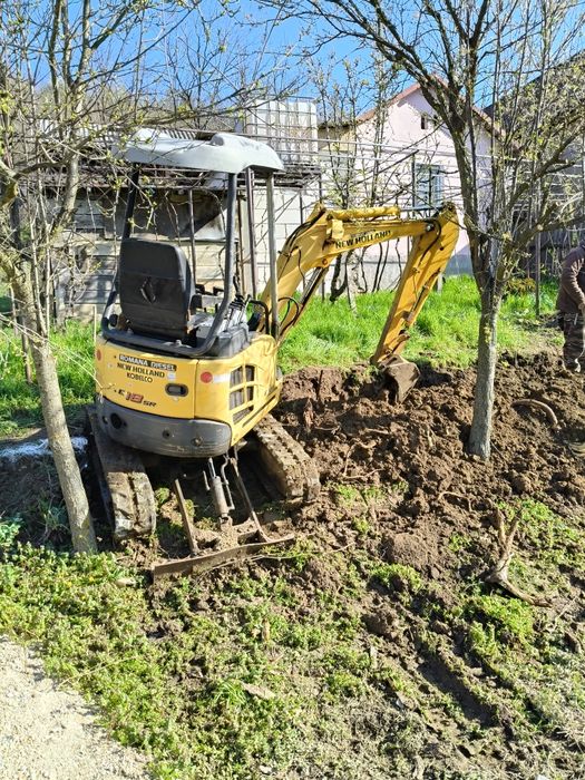 Închiriez miniexcavator