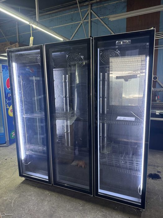 Vitrina frigorifică verticală – soluția ideală pentru afacerea ta