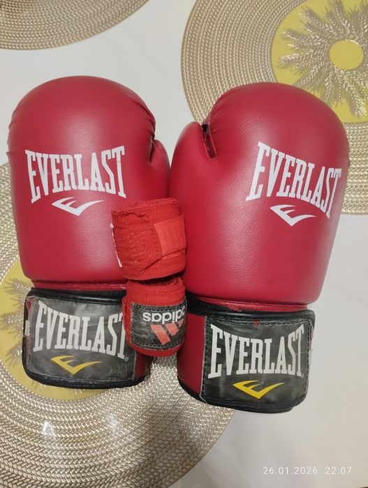 Продам боксерские перчатки