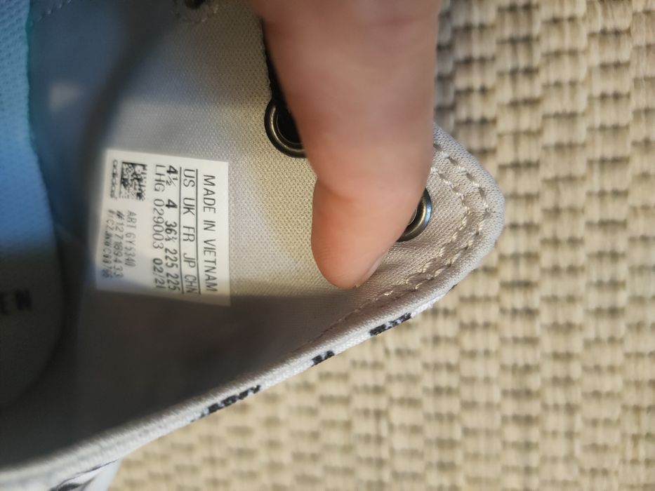 Vând ghete deosebite panza Adidas nr.36 2/3, stare impecabila