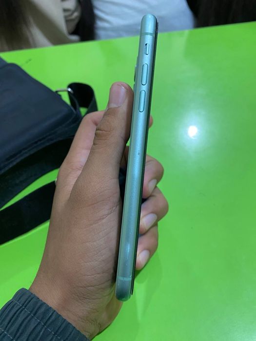 Iphone 11 sotiladi xolati alo polni radnoy karobka dak bor