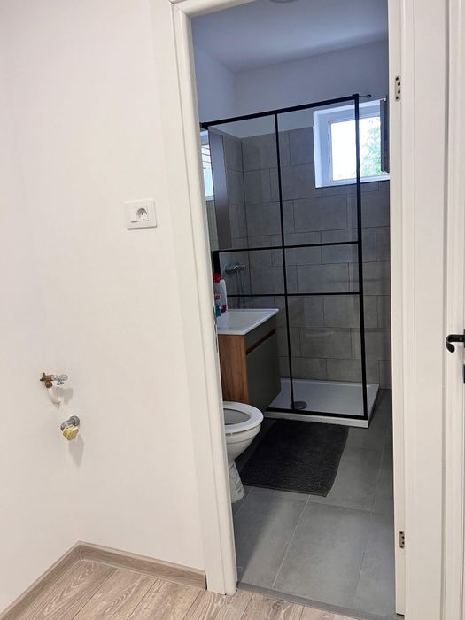 Garsoniera de închiriat.