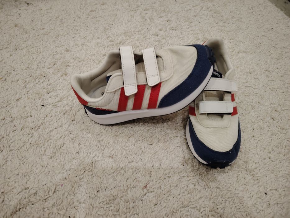Продавам маратонки Adidas за момче