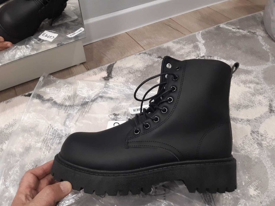 Продам мужские ботинки