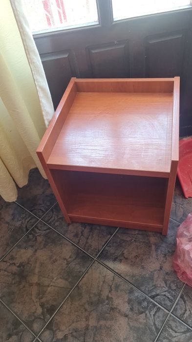 Разпродажба обзавеждане, бюра, гардероби, куфарници,възглавници , мат