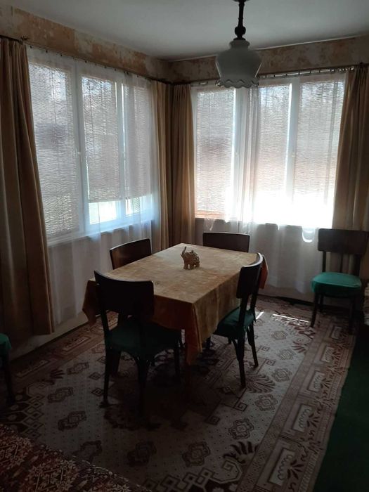 Двуетажна монолитна къща на плочи в с. Хотанца, общ. Русе