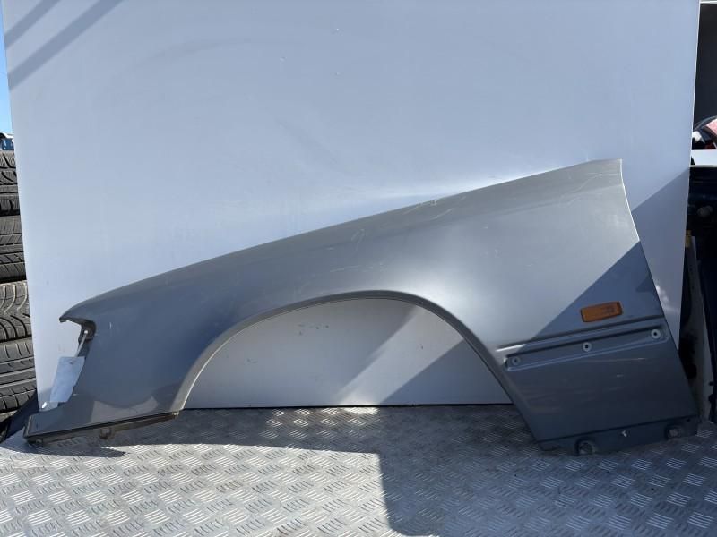 Aripa fata stanga Mercedes E-Class W124