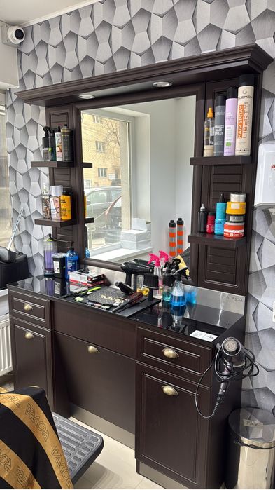 Post frizere de vanzare