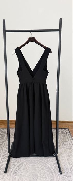 Cos рокля със странични джобове