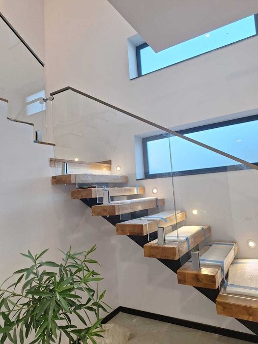 Balustrada de sticla cu profil de aluminiu