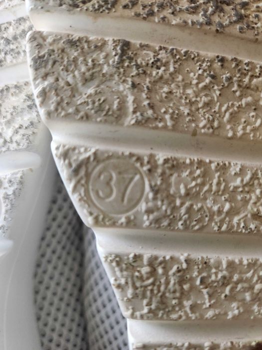 Макасини бели на платформа н.37